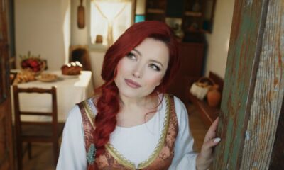 Videoclip Elena - Crăciunu-i una din minuni