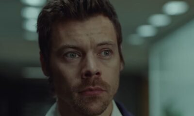 Harry Styles în videoclipul piesei "Aperture"