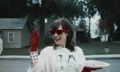 Winona Ryder în videoclipul "Punk Rocky"