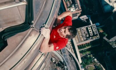 Alex Honnold urcand pe Taipei 101