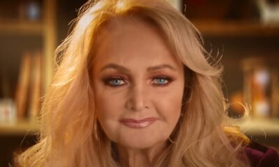 Bonnie Tyler în videoclipul piesei "Yes I Can"