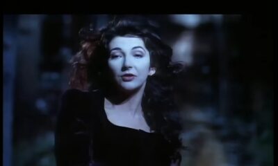Kate Bush în videoclipul piesei "The Sensual World"