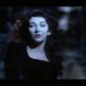 Kate Bush în videoclipul piesei "The Sensual World"