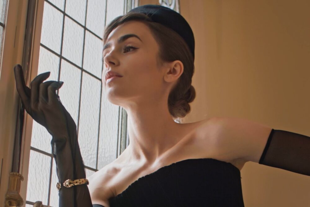 Lily Collins într-un material pentru Harper's Bazaar UK