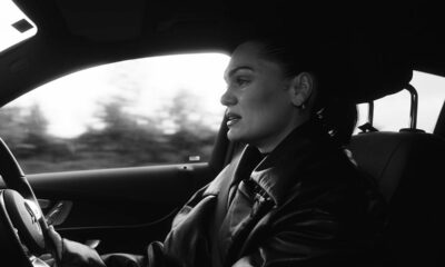 Jessie J - FEEL IT ON ME (Lyric Visualiser)