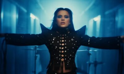 Alexandra Căpitănescu în videoclipul piesei "Choke Me"
