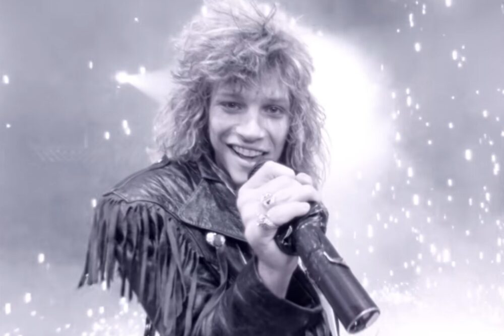 Bon Jovi în videoclipul piesei "Livin' On A Prayer"