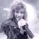 Bon Jovi în videoclipul piesei "Livin' On A Prayer"