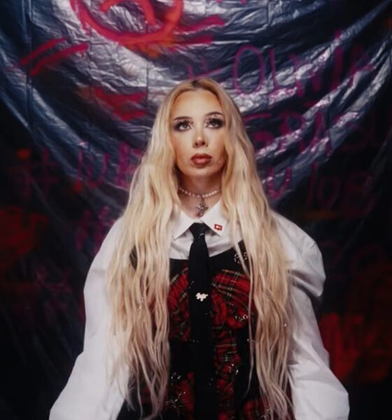 Olivia Addams în videoclipul piesei "Gura Lumii"