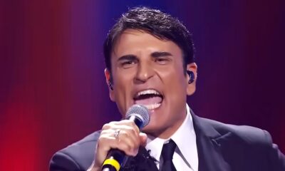 Sal Da vinci cântând "Per sempre si" la Sanremo 2026