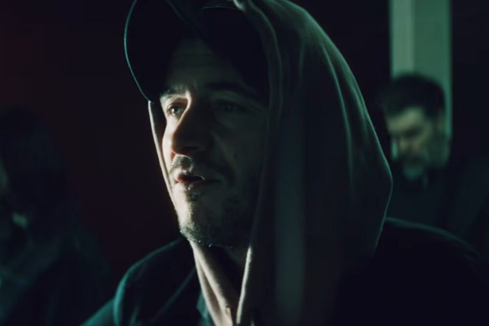 Editors în videoclipul piesei "Call It In"