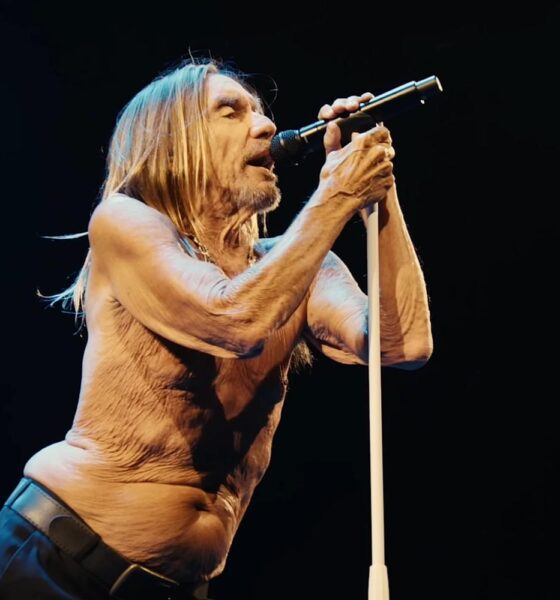 Iggy Pop cântând "The Passenger" live la Coachella 2026