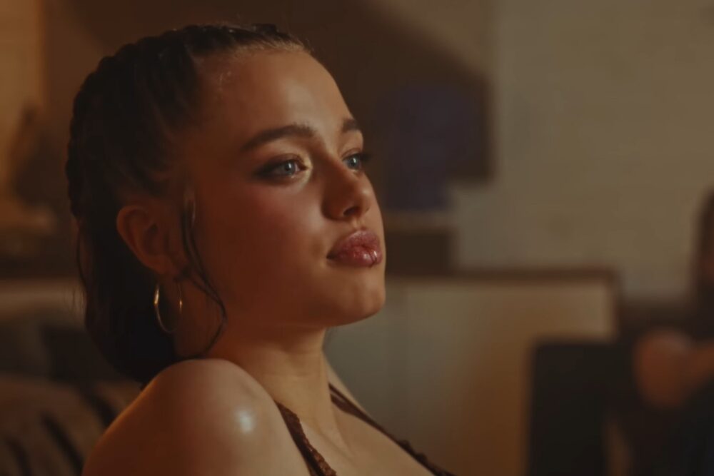 Shiloh Jolie în teaserul videoclipului "What's a girl to do"