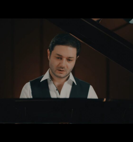 Ștefan J. Doyle în videoclipul piesei "Superman"