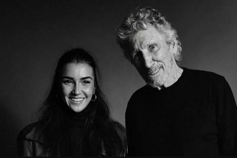 Roger Waters si Mona Miari 2026