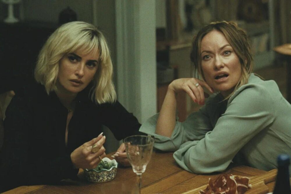 Penelope Cruz și Olivia Wilde în pelicula "The Invite"