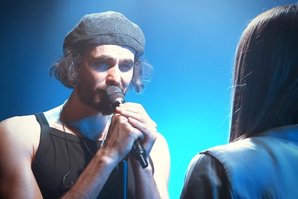 Mihail: "LIVE...în felul meu"