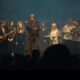 Pulp cântând live piesa "A sunset"