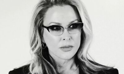 Anastacia în videoclipul piesei "Left Outside Alone" (Symphonic Revolution)