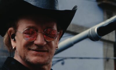 Bono (U2) în videoclipul piesei "Street Of Dreams"