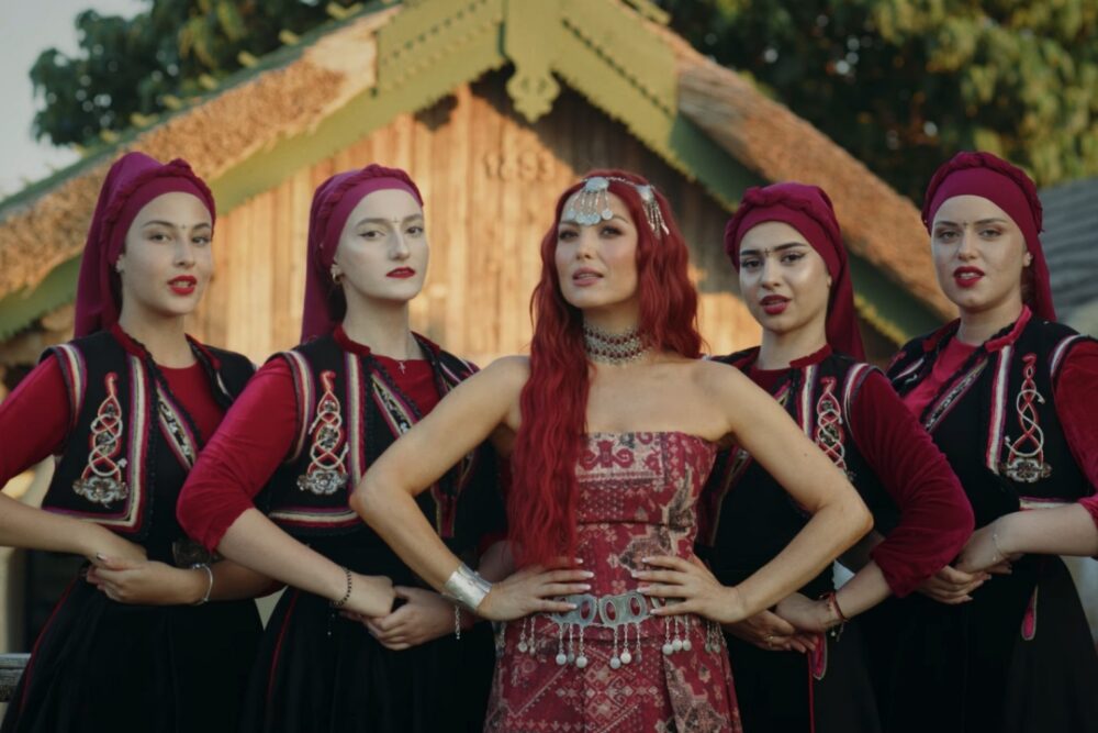 Videoclip ELENA - Nu întreba